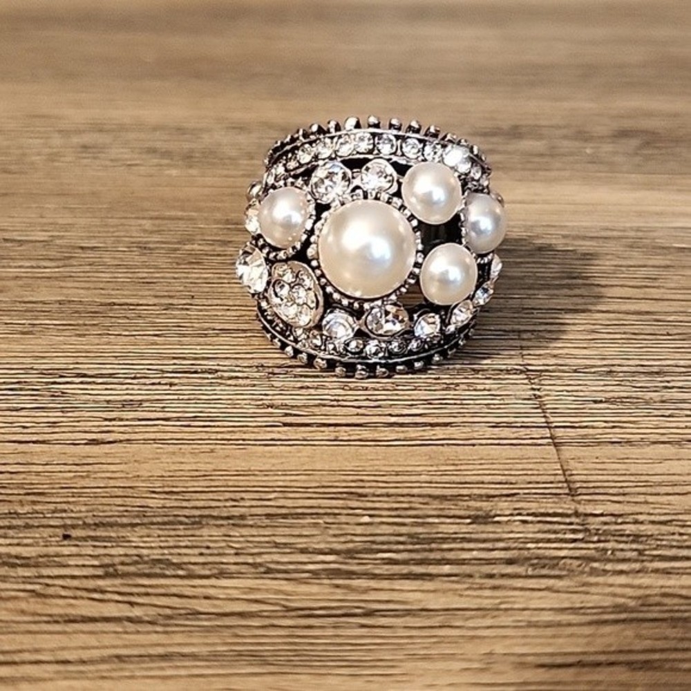 2/$20 NWT Paparazzi Faux Pearl and Rhinestone Ring with Stretchy Band